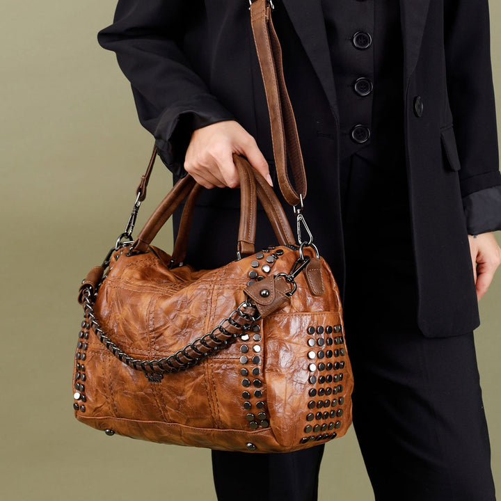 Yasur Women's Chain Detailed Crossbody Bag